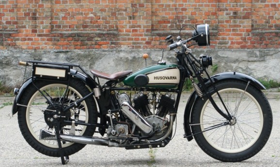 1 Husqvarna Model 200 550cc V-Twin 1933 -held-